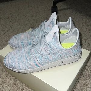 Adidas Tennis HU Pharrell Light Blue.